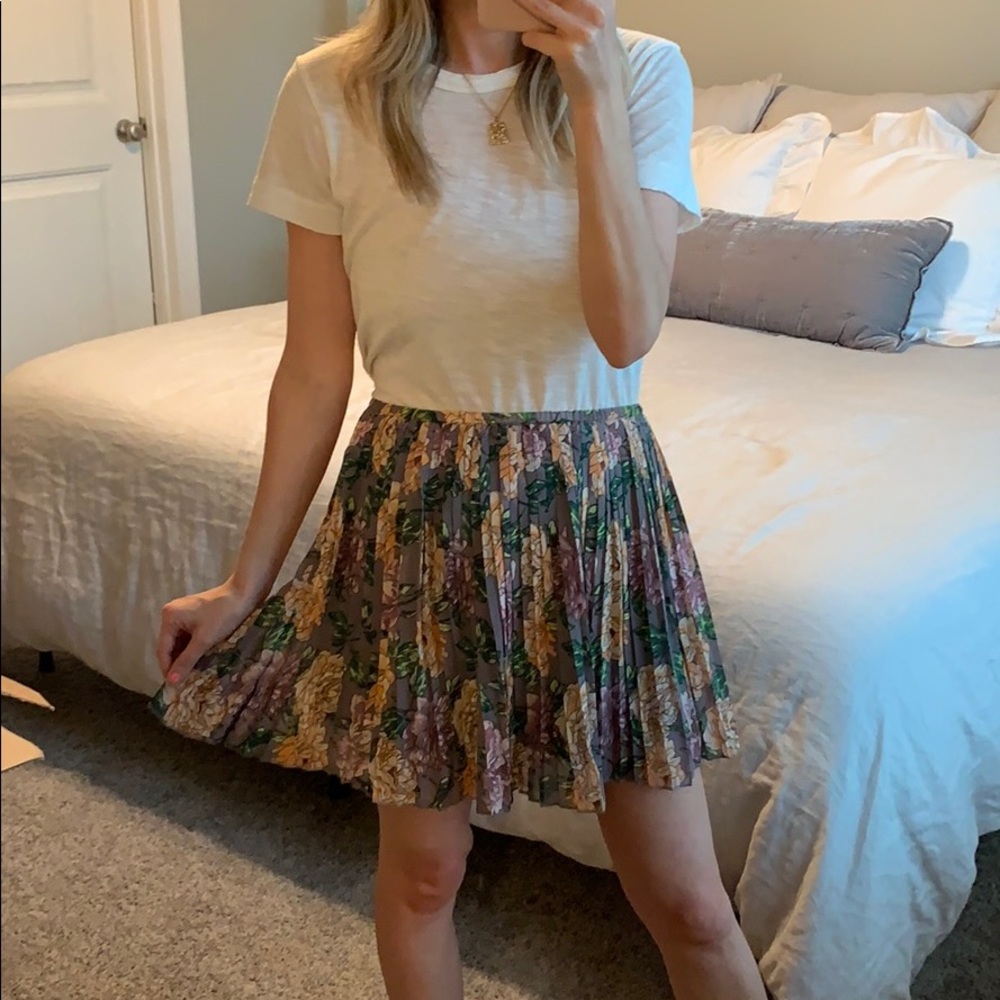 Floral pleated skirt